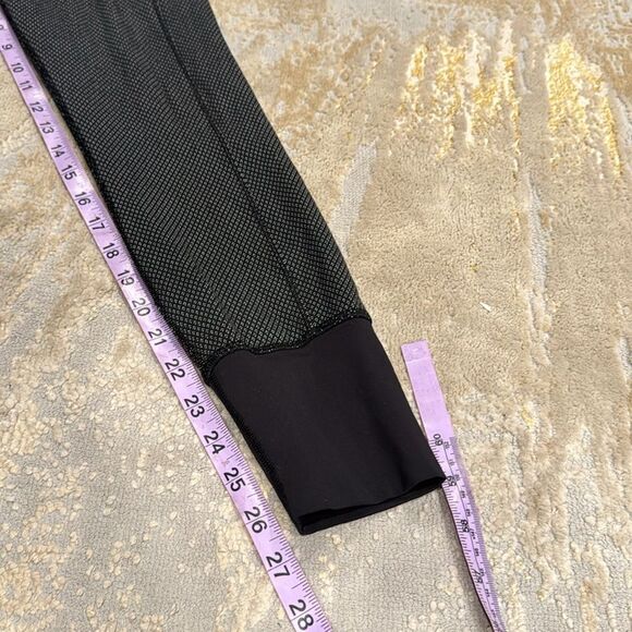 Lululemon En Route Crop Diamond Dot Black White / Black size 6 in EUC - Picture 6 of 8